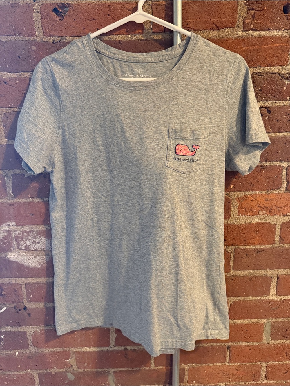 Vineyard Vines Heather Gray Pocket Tee with Pink Whale